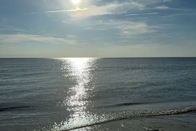 Image de 2 Bedroom 1 Full Bath cottage minutes to beach or bay. 3 Person Max Only!