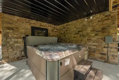 Image de Serene Mountain Elegance w/ Hot Tub & Fire Pit