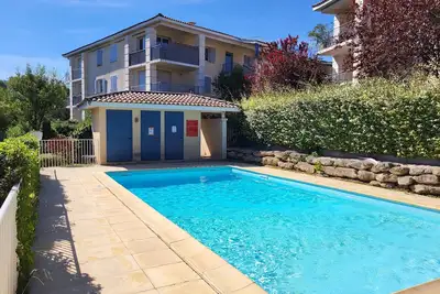 Le Pietra, appartement dans résidence avec piscine à 15 minutes du centre ville