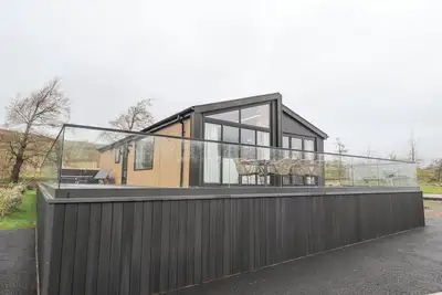 Image de Encil Gyfrinfa, pet friendly, with hot tub in Llithfaen