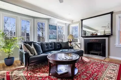 Image de 4br/2ba 2-Story near Van Aken District and Cle clinic