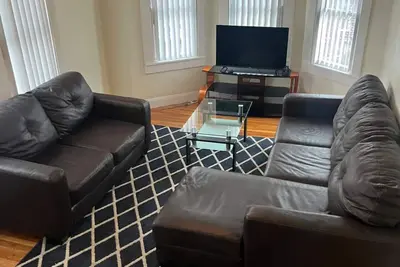 Image de Pleasant 4-Bdrm 2nd Fl Centrally Located Close To Attractions