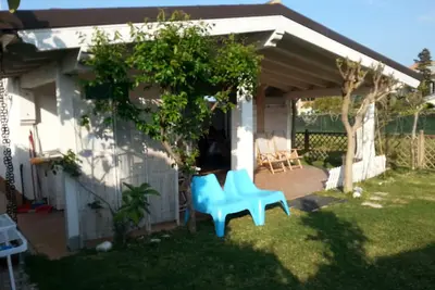 Image de Oleander Cottage - One Hundred Steps From The Beach