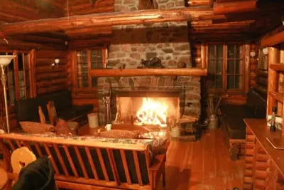 Image de Adventurers Waterfront Nature Escape