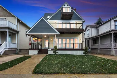 Image de Beautiful home with amazing Lake Michigan views