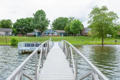 Image de On the water Lake house getaway!