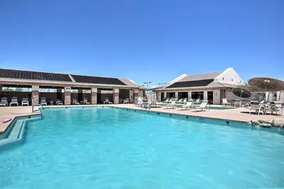 Image de Mesa Home in 55 + Community w\/ Patio & Gas Grill!