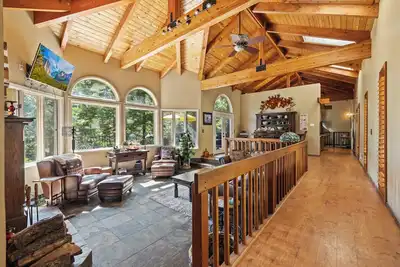 Image de Dardanelle Retreat - 4, 200 sqft summer paradise with gorgeous views!