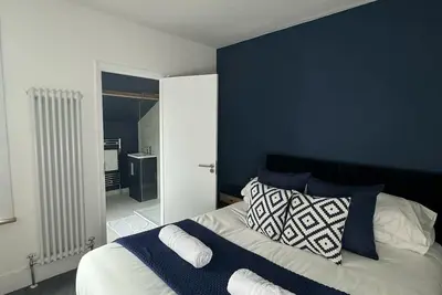 Image de Moderne-Maison-Sdb privée avec douche-House close to the Studio