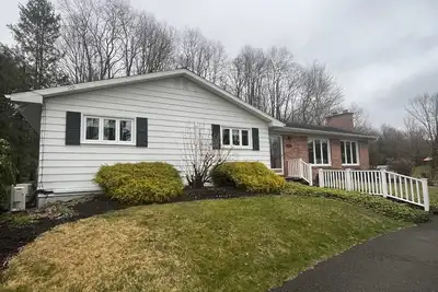 Image de Easy access to tri-state attractions. Lakes, golf, wildlife and more.