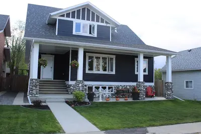 Image de Executive-Style Modern Farm House