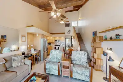 Image de Dog-friendly condo with furnished lanai & washer/dryer plus pool & tennis