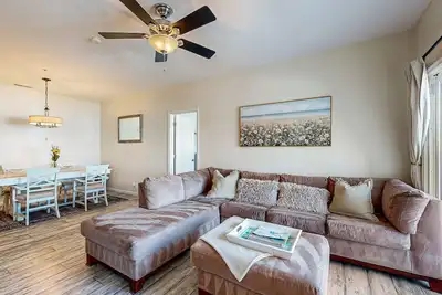 Image de Villas at Bay Crossing dog-friendly condo with pool, balcony, water views, & W/D
