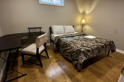 Image de Deluxe Room Close to Restaurants, Plaza, Shopping, Gym & Colleges