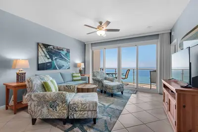 Image de Elegant 2br Gulf front condo sleeps 4 balcony, chefs' kitchen and view.