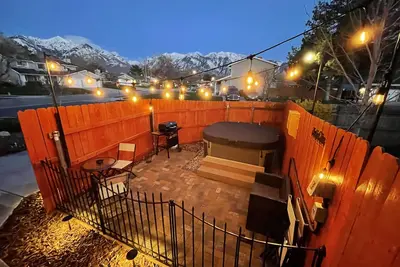 Image de The Hideaway: Charming, 2-bedroom apartment near ski slopes & Wasatch Mountains.
