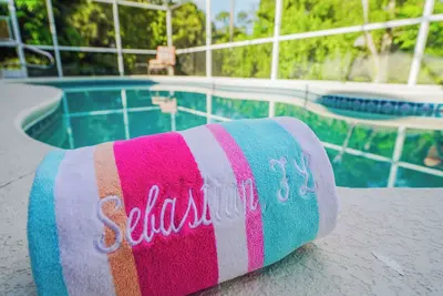 Image de Come Home to Paradise…. \nScreened in pool with covered lanai and hot tub