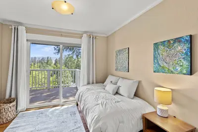 Image de Ashland Mid-Century with a Yard!