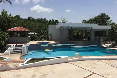 Image de Tropical Paradise w/ 7 bedrooms and 6 baths