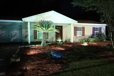 Image de 3 Bdrms & Private Backyard Tiki Courtyard & more