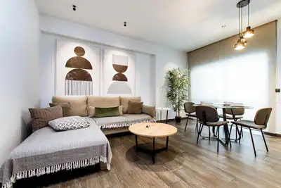 Image de King Bed Suite w/Free Parking/Fast Wi-Fi! \n\n