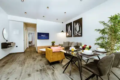 Image de King Bed Suite w/Free Parking/Fast Wi-Fi!