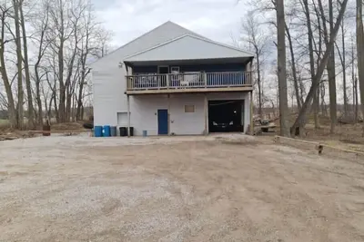 Image de Big16 16'Sunlit Rm w. 8 16'Loft, Toilet, sink, shower\n