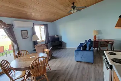 Image de #10 Thomas' Parkside Cottages, 1 Br Lake Huron walk out, downtown Oscoda