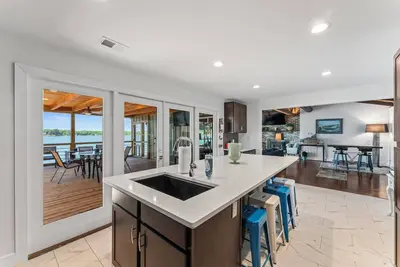 Image de Luxury and Cozy Talladega Lakefront retreat with the best sunset views!