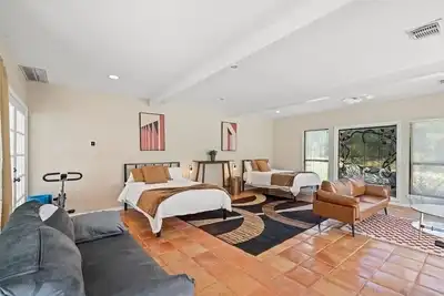 Image de Entire Guest House with Pool, Jacuzzi and Lake Access