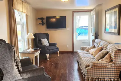 Image de Cozy Channel House on lake - w beach & dock