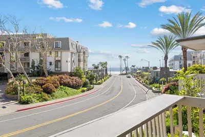 Image de Beautiful Upstairs Corner Cottage - Ocean view from Balcony Ncv B2
