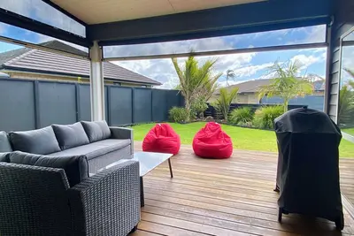 Image de Modern retreat, steps from the beach.