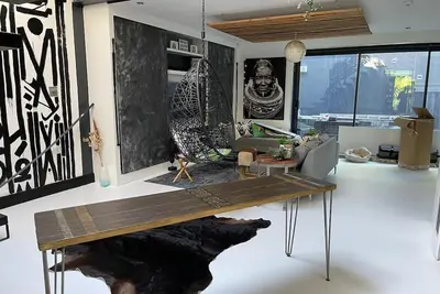 Image de Artsy Retreat - Sleeps 8, Free Parking & Balcony