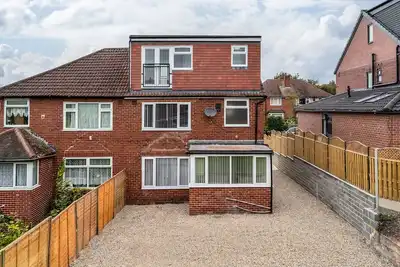 Image de Immaculate 5-Bed House in Leeds