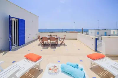 Image de Penthouse Azzurra Sea View Near Beach, Salve, Italy