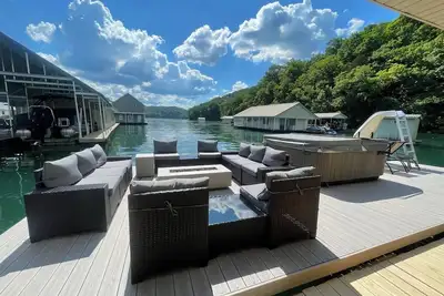 Image de Heavenly Hideaway  Floating Cabin with a **Hot Tub** Norris Lake, Whitman Hollow