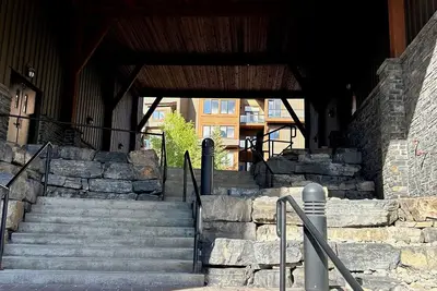 Image de Lynx Lair | Ground-Floor Solara w/ Private Patio