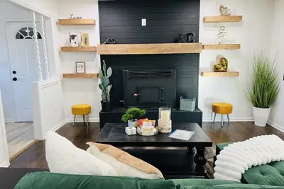 Image de Spacious, Family- Friendly, Gym, King Bed, Fenced Yard