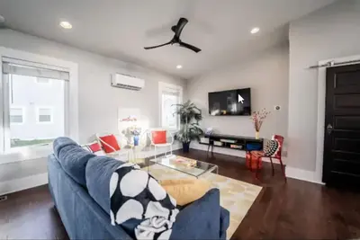 Image de Luxury w/SoakTub* King with 3br