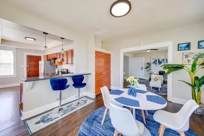 Image de Modern Portsmouth Apartment: Walk to Norfolk Ferry