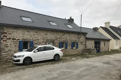 Image de Grande Maison Rénovée, à 5 Minutes de la Plage!