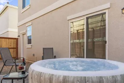Image de Brand New Build With Hot Tub Near Unr & Downtown