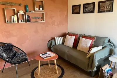 Image de Charmant T2 rénové, parking privé, proche plage et commerces, idéal déplacement à pied