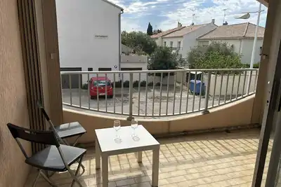 Image de Appartement 2 pièces avec terrasse et garage, centre-ville Le Grau-du-Roi, 5 min de la plage