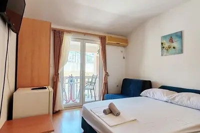 Image de Apartment & Rooms Tempera / Triple Room with Park view