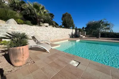 Image de Studio \"Albitru\" avec piscine & vue sur la baie d’Ajaccio!