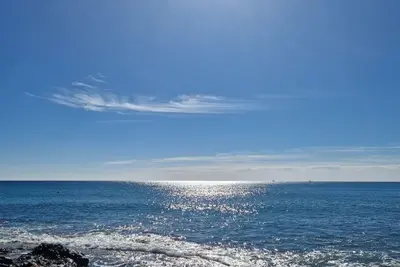 Image de Idéalement situé, spacieux et à deux pas de la mer