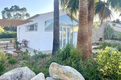 Image de Brand New Cottage on Organic Yoga Farm with Natural Swimming Pool near Beach!