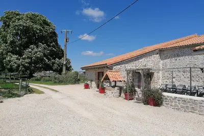 Image de Gîte à la campagne, 3km de Parthenay. Idéal pour séjours en famille entre amis.